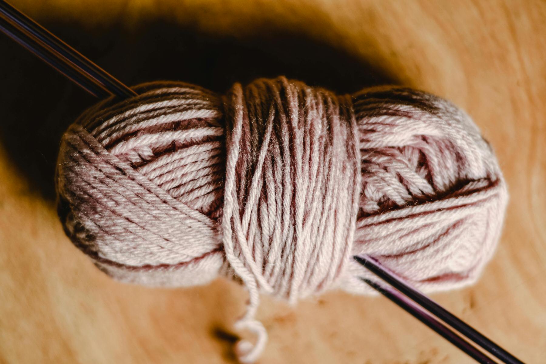 Les rendez-vous tricot-thé : créer du lien autour des pelotes