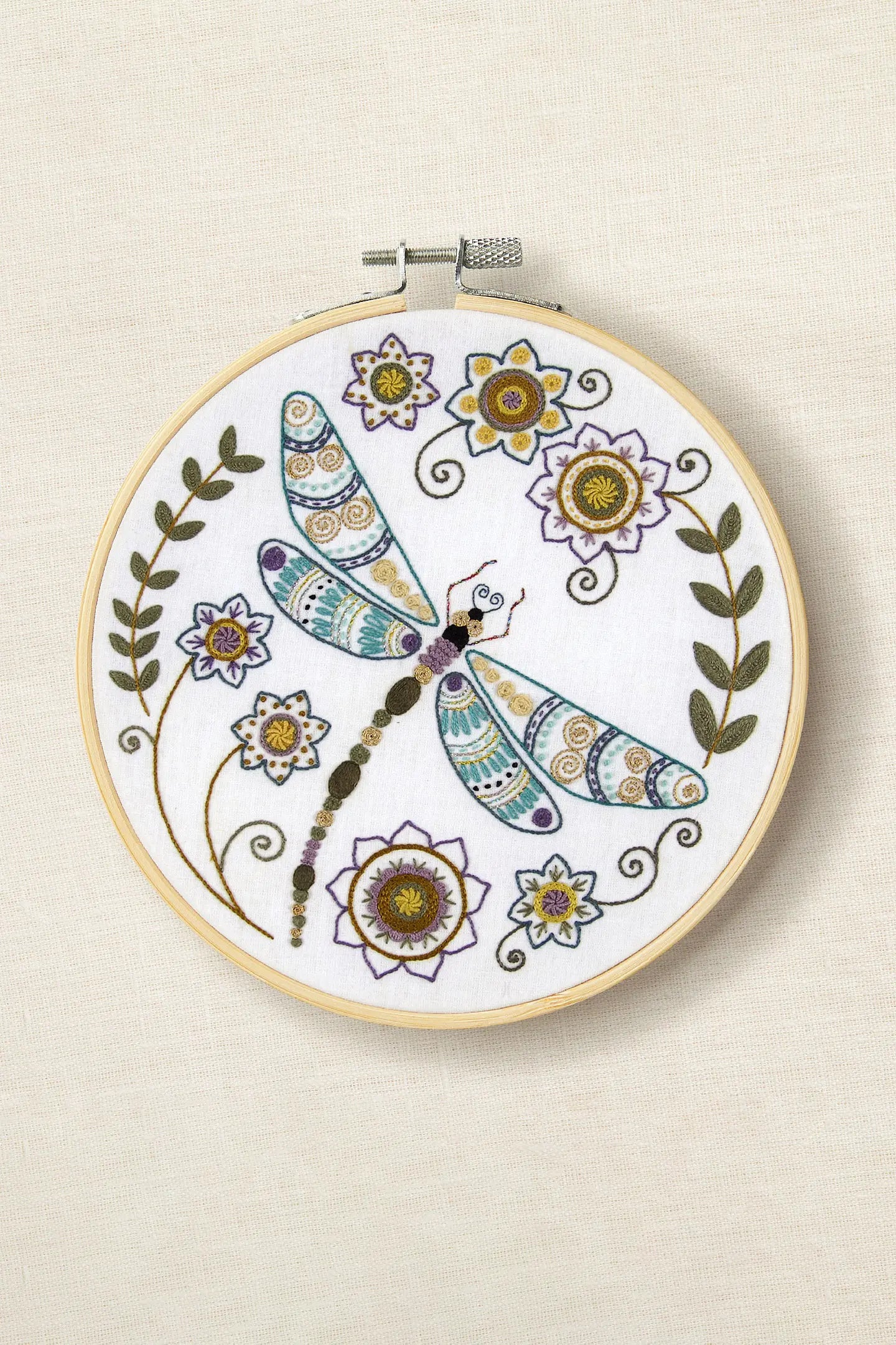 Kit de broderie Libellule par Un chat dans l'aiguille, niveau avancé DMC